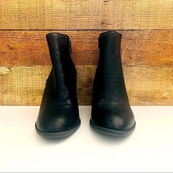 Lucky Brand Sassa Black Leather Ankle Booties - Picture 4 of 10